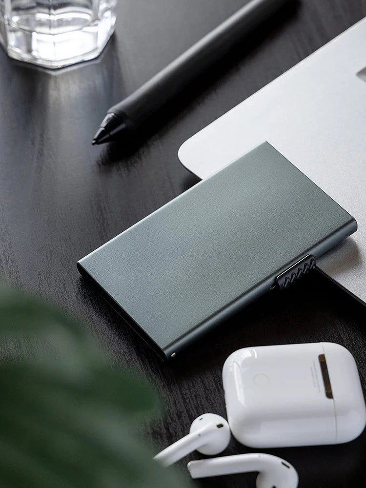 Minimalist RFID Blocking Wallet – Protection and Style for your Cards! 💳